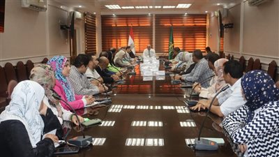 محافظ القليوبية يشكل فريق عمل للاستثمار والتنمية الاقتصادية بمدن وأحياء المحافظة