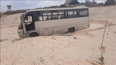 إصابة 18 شخصا في انقلاب ميني باص لشركة ملابس أعلى الطريق الدائري قبل الرماية