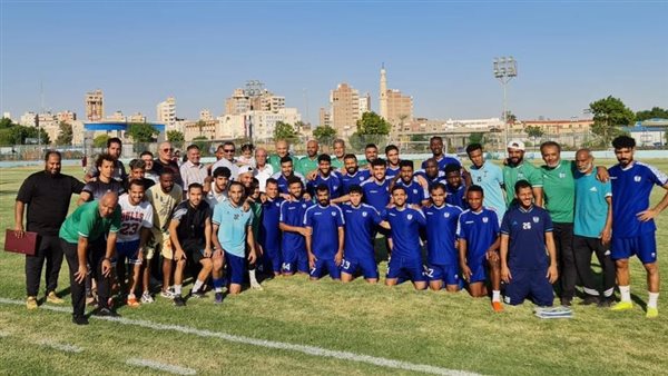 محافظ السويس مع فريق