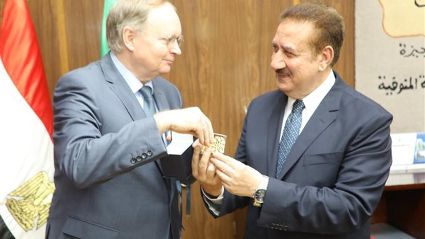 محافظ المنوفية وسفير