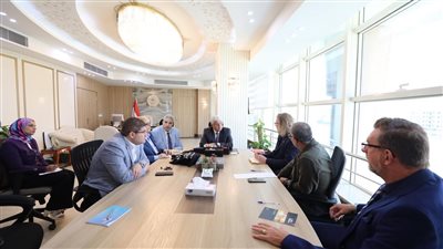 وزير التعليم العالي يناقش فتح فرع جامعة أبردين البريطانية في مصر