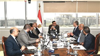 وزير الإسكان يشدد على الالتزام بالجداول الزمنية لتسليم أبراج منطقة الأعمال المركزية بالعاصمة الإدارية