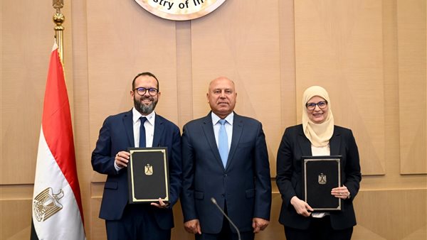 توقيع العقد 