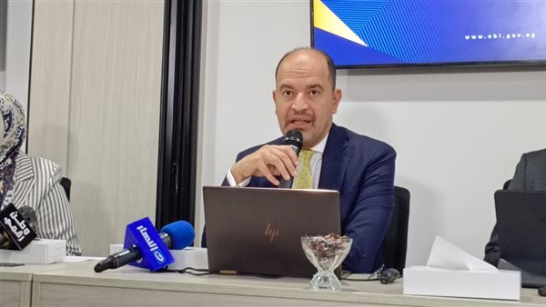 الدكتور عبد العزيز