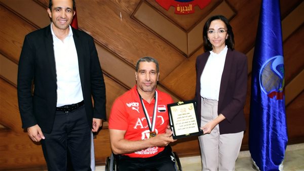 محافظ البحيرة تكرم