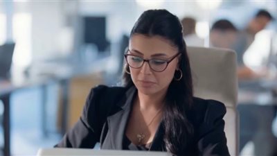 بسمة داود مديرة صارمة في أول ظهور لها بـ تيتا زوزو مع إسعاد يونس