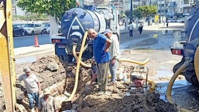كسر مفاجئ بماسورة مياه وغلق جزئي لكورنيش النيل بدمياط