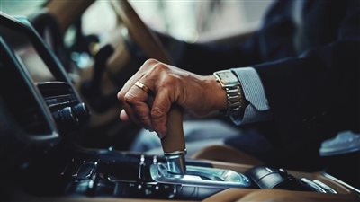 5 أخطاء شائعة تدمر ناقل الحركة بسيارتك.. تجنبها