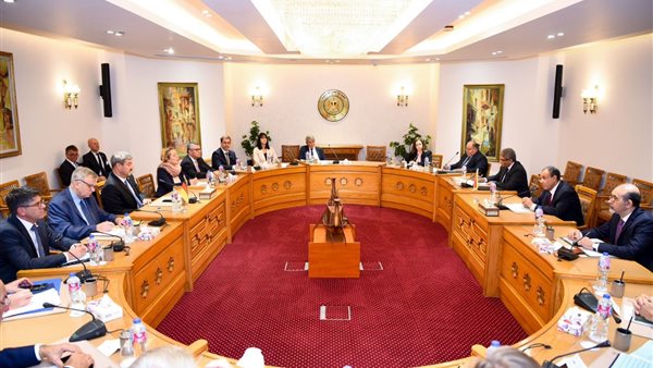 وزير الخارجية يستقبل