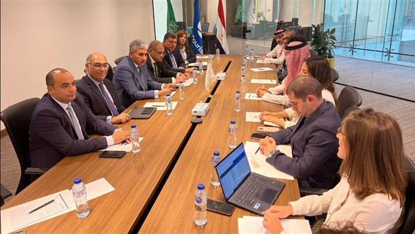 وزير السياحة يزور