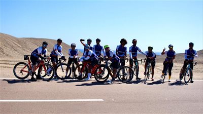 لتنشيط السياحة.. انطلاق رحلة ركوب الدراجات الهوائية من الغردقة إلى مرسى علم| صور 