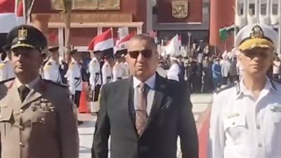 احتفالًا بذكرى نصر أكتوبر.. محافظ جنوب سيناء يضع إكليلا من الزهور على النصب التذكاري للشهداء| بث مباشر