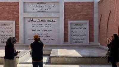 توافد الزوار على ضريح الرئيس الأسبق مبارك للاحتفال بذكرى حرب أكتوبر | بث مباشر