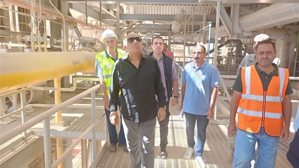 وزير الكهرباء خلال