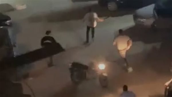 بلطجية يحطمون سيارات