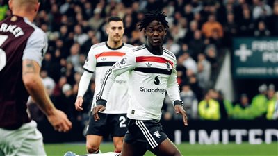 فتح تحقيق بواقعة تنصت في مباراة مانشستر يونايتد وأستون فيلا بالدوري الإنجليزي