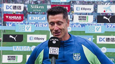 ليفاندوفسكي: أحاول أن أسجل الأهداف وأصنعها.. ولم ألعب أبدا خلال مسيرتي في مثل هذا الضغط