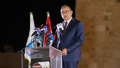 وزير قطاع الأعمال يشهد افتتاح عروض الصوت والضوء بقلعة قايتباي في الإسكندرية| صور