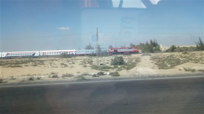 الصور الأولى من دخول أول قطار ركاب إلى سيناء.. يستقله كامل الوزير