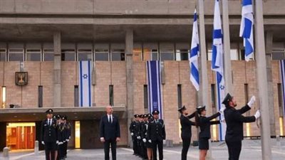 الكنيست الإسرائيلي ينكس الأعلام في ذكرى طوفان الأقصى