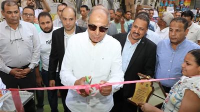 ضمن مبادرة بداية.. محافظ المنيا يفتتح معرضا لبيع السلع بأسعار مخفضة