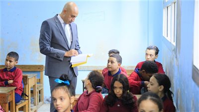 التعليم تشدد على متابعة الطلاب داخل الفصول ومدى فهمهم للدروس