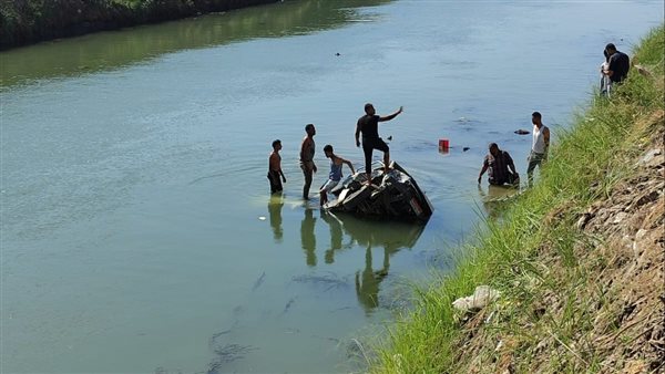 انقلاب سيارة داخل