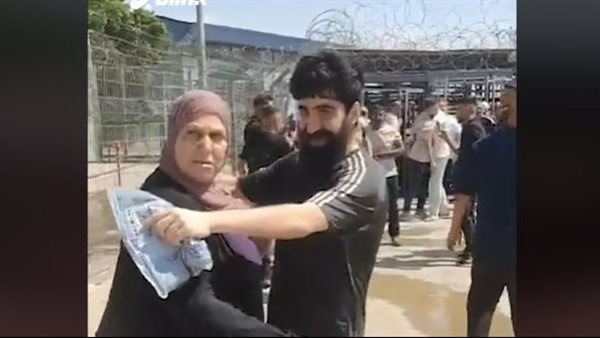 مقطع من فيديو أم