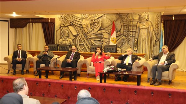 جانب من مناقشة عبقرية