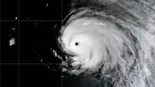 إعصار ضخم في طريقه