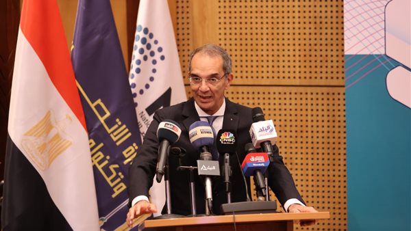  وزير الاتصالات