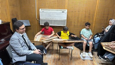 وزير الثقافة يتفقد مركز تنمية المواهب بدار الأوبرا.. ويشيد بأداء فصل التدريب على آلة القانون