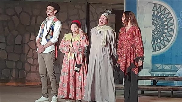 جانب من العرض المسرحي