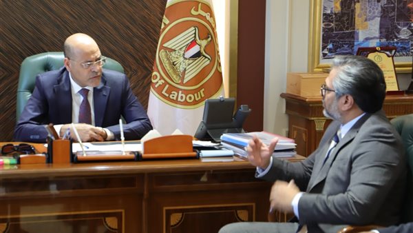 لقاء وزير العمل اليوم