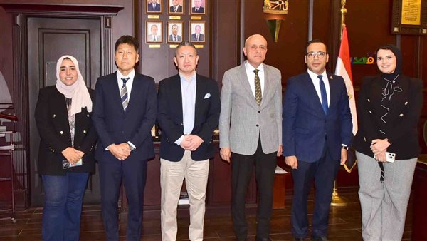 وفد ياباني يزور مستشفيات