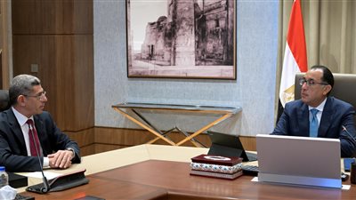 الحكومة تبحث مستجدات الموقف التنفيذي لمنشآت المدينة الفضائية وتوطين تكنولوجيا الأقمار الصناعية