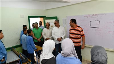 في جولة مفاجئة.. محافظ الفيوم يزور مدرسة أبو صير للتعليم الأساسي لمتابعة انتظام العملية التعليمية
