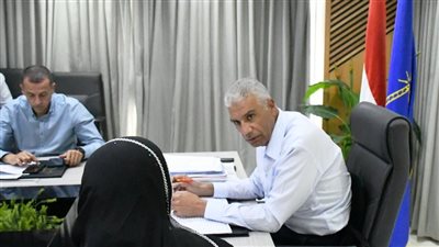 محافظ أسوان يستجيب لمطالب 85 مواطنًا ومواطنة ويوجه المسئولين بتلبتها على الوجه الأكمل