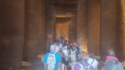 إقبال كبير من السائحين على زيارة إدفو وكوم أمبو بمحافظة أسوان