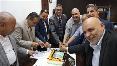 في لمسة وفاء.. كلية الإعلام بجامعة الأزهر تحتفي ببلوغ أحد أعضاء هيئة التدريس المعاش