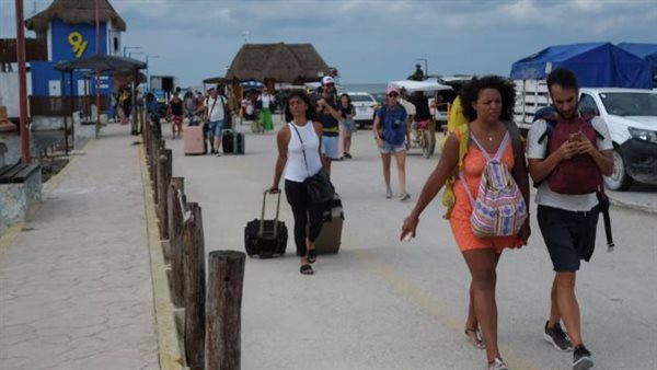 سكان فلوريدا يغادرون