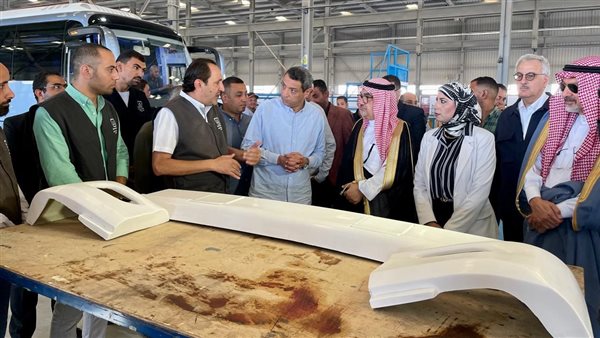 محافظ السويس خلال