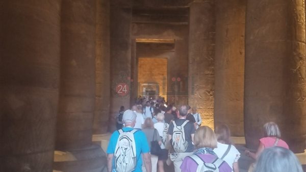 إقبال السائحين على