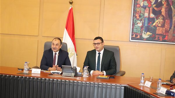 وزير الإسكان ووزير