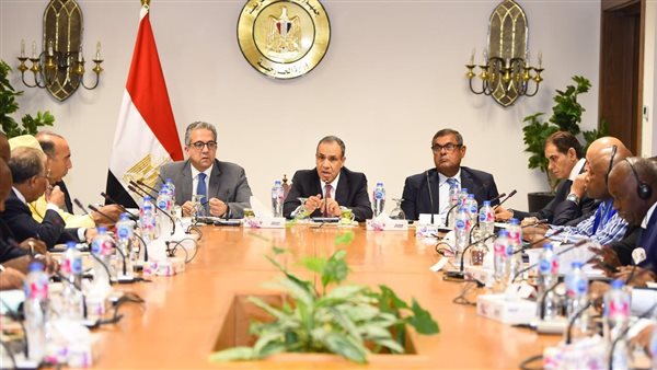 وزير الخارجية يجتمع