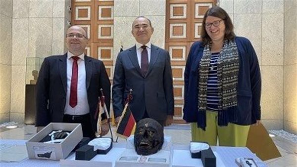 صورة من الآثار العائدة