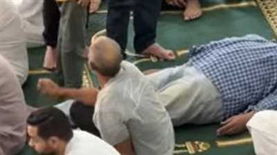 تشييع جنازة شخص توفي خلال أداء صلاة الجمعة بمسجد الشيخ غراب في حدائق القبة | بث مباشر