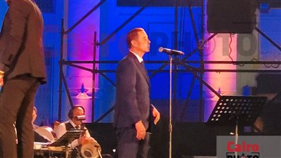 مدحت صالح يفتتح حفله في مهرجان الموسيقى العربية بأغنية خاصة لمصر