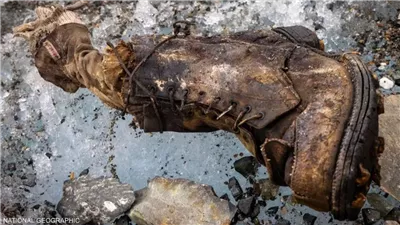 فوق جبل إيفرست.. بقايا قدم داخل حذاء قد تحل لغزًا عمره 100 عام