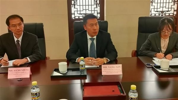 خلال الاجتماع